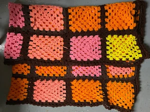 Manta afgana vintage ganchillo Granny Square Marrón naranja Rosanne 74x 48 cortador - Imagen 1 de 5