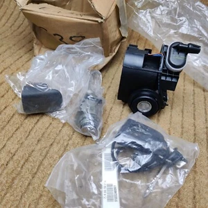 NEU Original Mercedes W210 E Klasse Schlosssatz Schlosssatz 2108909033 W202 C Klasse NOS - Bild 1 von 5