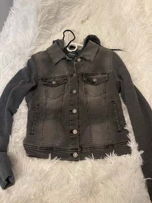 HOLLISTER женщин Jean куртка очень маленький черный Джерси рукава с капюшоном искусственно состаренный - Изображение 1 из 4