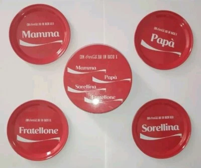 Sottobicchieri Coca Cola In Metallo Serie Dai Un Bacio A... Mamma Papa Fratello - Immagine 1 di 4