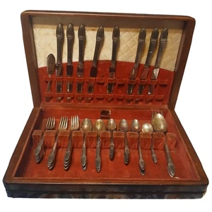 Vintage 1847 ROGERS BROS FIRST LOVE  SILVERPLATED FLATWARE 51 Piece Wood Chest - Picture 1 of 9