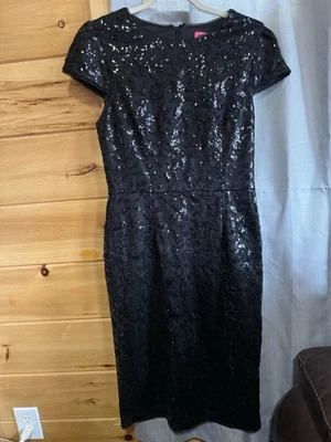 Vestido de cocktail Betsy Johnson lantejoulas preto tamanho 8 gola redonda com mangas boné em excelente estado usado - Imagem 1 de 4