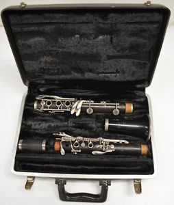 USED BUNDY WOOD Bb CLARINET, USA MODEL, INCLUDES CASE - Picture 1 of 11