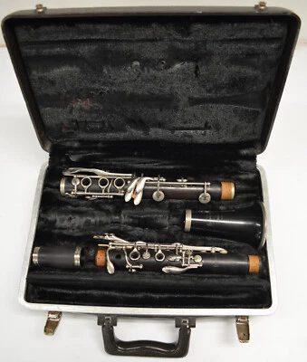 CLARINETE BB MADERA BUNDY USADO, MODELO EE. UU., INCLUYE ESTUCHE Foto 1 de 4