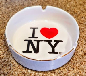 Cenicero de cerámica I LOVE NEW YORK NY corazón adorno dorado recuerdo *NUEVO STOCK ANTIGUO* - Imagen 1 de 6