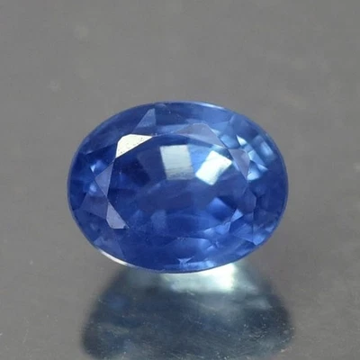 0.62CT STUNNING AA OVAL HEATED ONLY THAILAND BLUE SAPPHIRE NATURAL - Image 1 of 3
