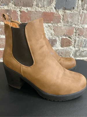 Dream Pairs Vegan Leather Brown Ankle Pull On Chelsea Boots Women’s Size 8.5 - Image 1 of 4