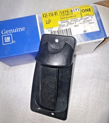 1999-2007 SILVERADO SIERRA TRASEIRA DIREITA EXT MAÇANETA DE LIBERAÇÃO DA PORTA DA CABINE FABRICANTE DE EQUIPAMENTO ORIGINAL GM - Imagem 1 de 4