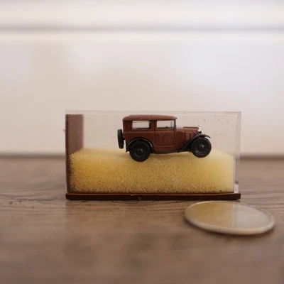 BREKINA HO; B M W DIXI ESCALA 1; 87 MODELO PLÁSTICO MARRÓN HECHO EN ALEMANIA Foto 1 de 2