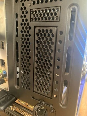 Cooler Master NR200 Abdeckung - Bild 1 von 2