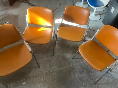 (1) GIANCCARLO Piretti Castelli Italian Modern Eames Era Aluminum & Vinyl Chair - Image 1 of 4