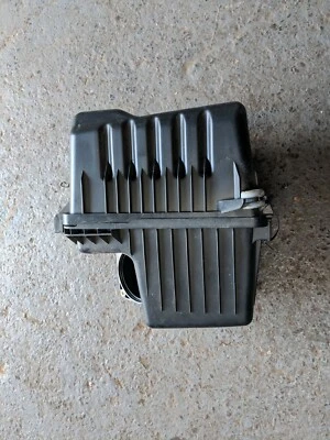 HYUNDAI SANTA FE MK2 AIR FILTER BOX HOUSING AIRBOX - Image 1 of 2