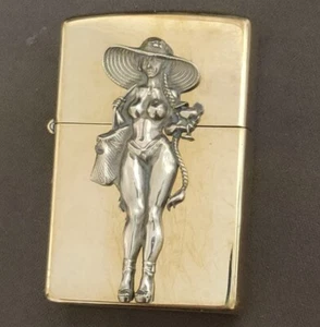 1 Stück Sexy Busty Strohhut Lang Zopf Mädchen Messing Aufkleber passend für Zippo - Bild 1 von 6