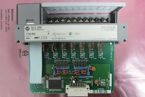 ALLEN BRADLEY 1746 IB8 SLC 500 Input Module - Picture 1 of 3
