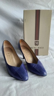 复古 Buno Magli 蓝色蛇形懒人泵 尺寸 7.5 AA 带原装盒 - Neiman Marus — 第 1/4 张图片