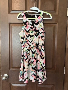 Xhilaration Women's Blouson Dress Multicolor Floral Chevron Keyhole Neck Zip XS - Picture 1 of 3
