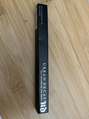 LÁPIZ DE OJOS URBAN DECAY 24/7 WATERLINE CRAYÓN ESPECÍFICO PARA USO EN BORDE INTERIOR Foto 1 de 4