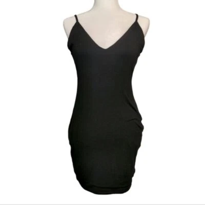 por cierto. Vestido Revolve Negro Correa Espagueti Corbata Espalda Baja Talla M Foto 1 de 4