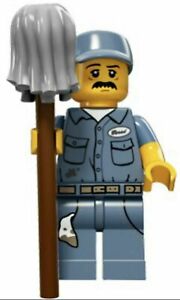 LEGO Minifigure Series 15 concierge.   L'état est utilisé mais bon. Non joué avec