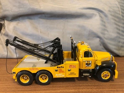 First Gear 49-0013 1:25 1960 Mack B-61 Wrecker - NAPA - Image 1 of 4