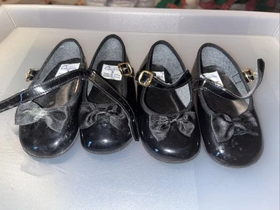 2 pares de zapatos de vestir para bebé Carters negros con buena hebilla talla 3  Foto 1 de 3