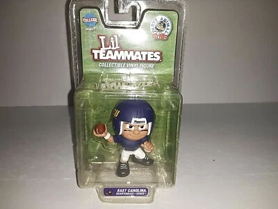 Figura coleccionable de los Piratas de Carolina del Este NCAA Lil' Teammates Foto 1 de 3