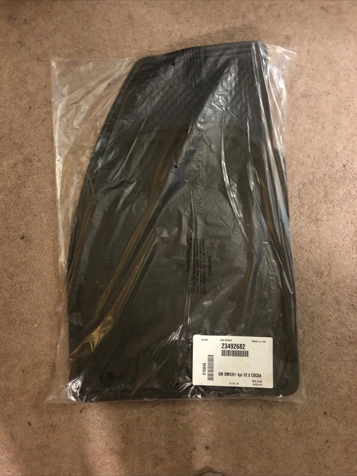 Nuevo tapete delantero y trasero OEM 2014-15 Chevy Malibu cacao/gris 4 piezas 23492682 Foto 1 de 3