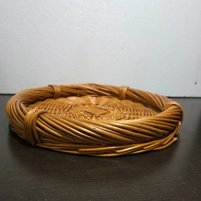 Bandeja redonda de mimbre de ratán 2"H 15"D Foto 1 de 4