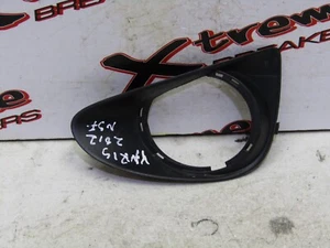 TOYOTA YARIS 2011-2014 NEBELSCHEINWERFER GRILL ABDECKUNG VERKLEIDUNG (BEIFAHRERSEITE) #184 - Bild 1 von 3