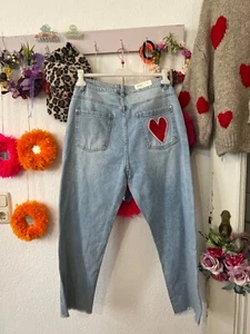 Boyfriend Jeans helle Waschung  Herz gehäckelt   Größen M bis 40 Cool - Bild 1 von 8