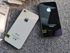 Good Working Apple iPhone 4 iOS 7 White/Black 8 GB UNLOCKED classic Smartphone - Picture 1 of 9