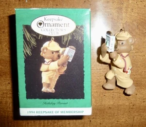 NIB HALLMARK *COLLECTOR'S CLUB ORNAMENT* 1994 - HOLIDAY PURSUIT - Picture 1 of 3
