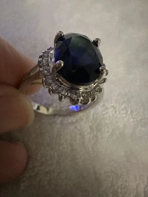Anillo llamativo Avon RJ azul circonita cúbica tono plata talla 11 Foto 1 de 4