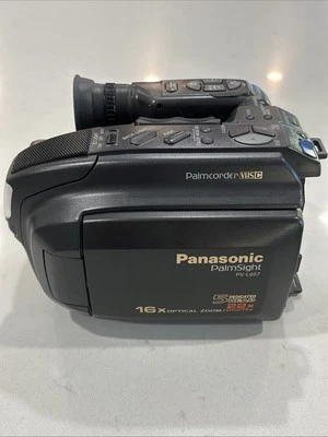 Panasonic Palmcorder PalmSight PV-L657D VHSC 22x Digital Zoom Camcorder Bundle - Image 1 of 4