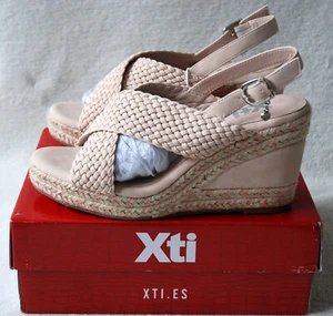 NUEVAS EN CAJA SANDALIAS DE CUÑA XTI 44116 rosa claro desnudo entretejido Chevron 8UK 41EU - Imagen 1 de 11