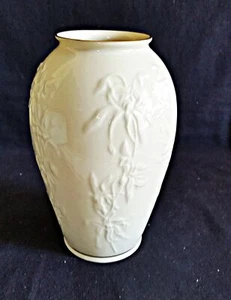 LENOX 7" MASTERPIECE COLLECTION 24K GOLD VASE EMBOSSED IRIS Flower Design - Picture 1 of 6