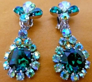 VINTAGE EARRINGS MARKED: AUSTRIA EMERAL GREEN Aurora Barrelis COLORS CLIPS - Picture 1 of 9