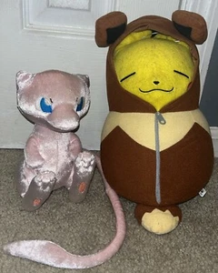 Pokemon Pikachu Sleeping Bag + Pokemon Mew Plush Metallic Pink) - Picture 1 of 2