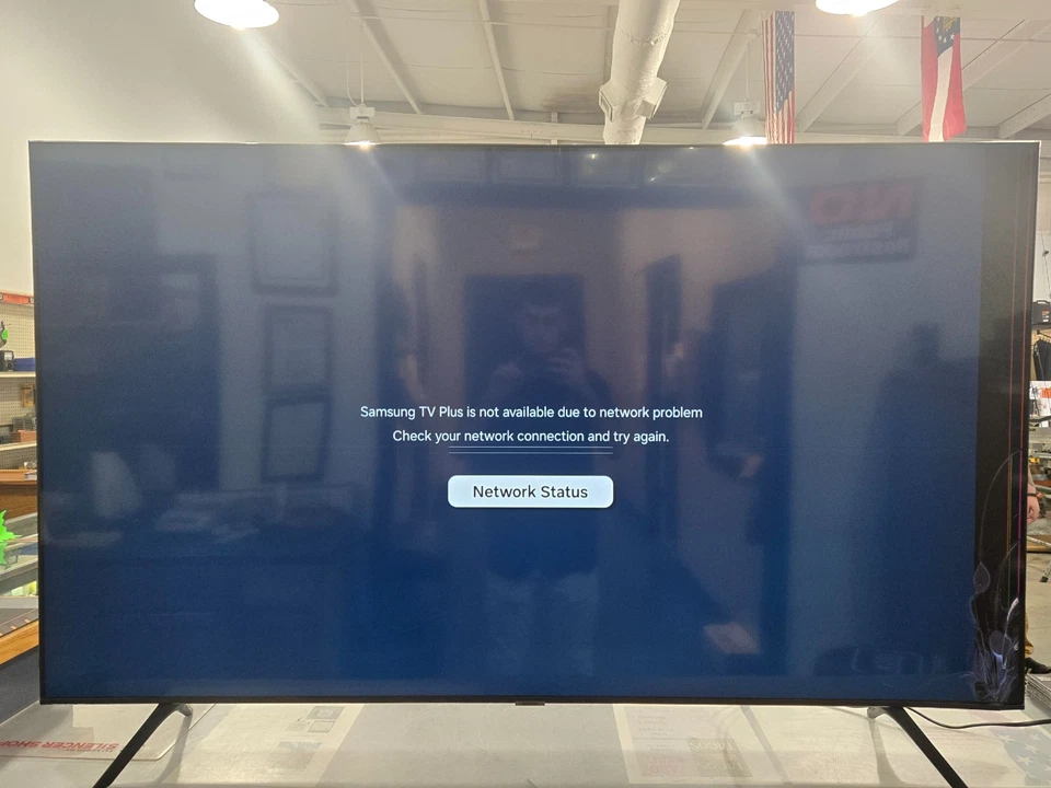 FOR PARTS ACCEPTING OFFERS Samsung UN65TU7000FXZA 65" 4K LCD Smart TV - Image 1 of 2