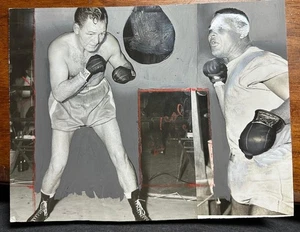 Joe Louis vs Lee Savold Boxing Acme News Photo - Original Type 1 June 13, 1951 - Picture 1 of 5