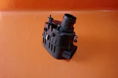 MASERATI GHIBLI AIR CLEANER BOX RIGHT 2014 2015 2016 2017 2018 2019 670101256 - Image 1 of 4