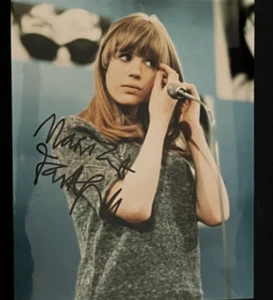 MARIANNE FAITHFULL - LATE GREAT CHART TOPPING SÄNGERIN - SIGNED PHOTO DISPLAY - Bild 1 von 1