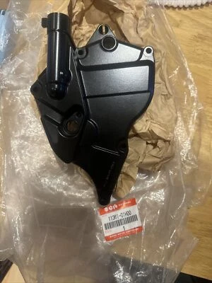 Cubierta piñón de motor original Suzuki GSXR600 y GSXR750 Foto 1 de 4