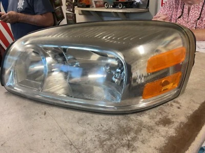 Headlamp Assembly SATURN RELAY Left 05 06 07 LH LIGHT - Image 1 of 3