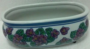 Soporte para jarrón/baratija de diseño floral ovalado 8x3x3. Blanco con verde y malva - Imagen 1 de 4