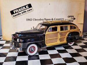 Danbury Mint 1942 Chrysler Town & Country Woody Wagon 1:24 Scale Diecast Car