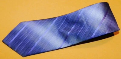 VAN HEUSEN ФИОЛЕТОВЫЙ/СИНИЙ В ПОЛОСКУ ВСЕ ПОЛИЭСТЕР ЭКСТРА ДЛИННЫЙ ГАЛСТУК - НОВЫЙ С ЯРЛЫКАМИ - ГАЛСТУКИ. - Изображение 1 из 3