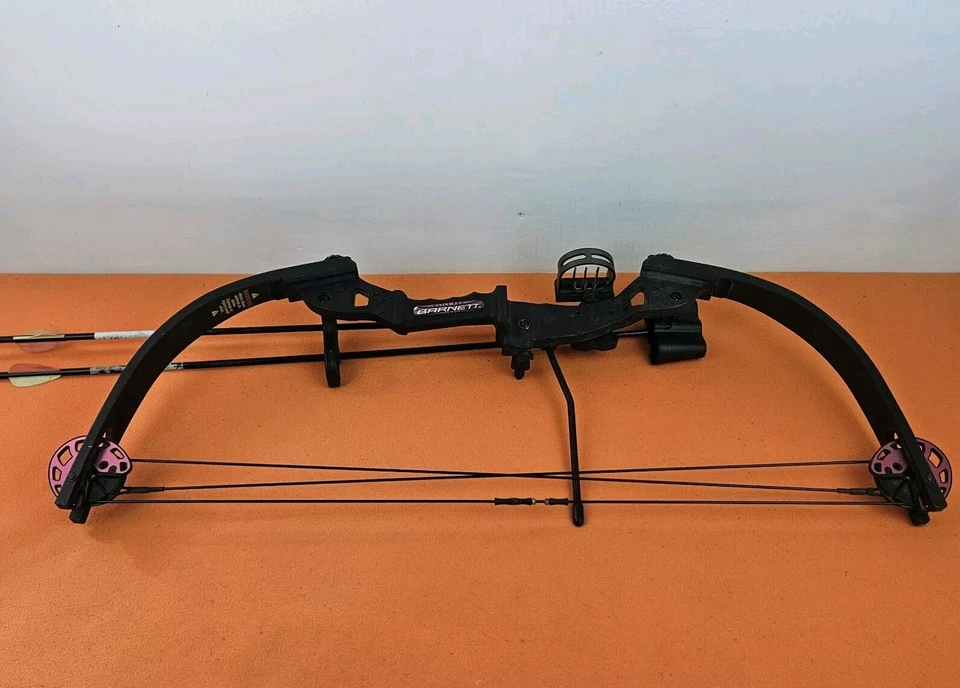 Arco rosa con flechas Barnett Tomcat para niñas jóvenes - construido para aventura 30" en general  Foto 1 de 4