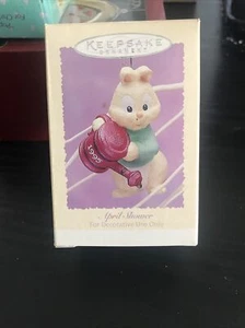 HALLMARK EASTER/SPRING ORNAMENT APRIL SHOWER BUNNY NEW1995 - Picture 1 of 6