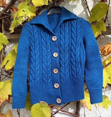Damenstrickjacke, handgestrickt, Zopfmuster, Türkisblau, XS, mit Holzknöpfen - Bild 1 von 4